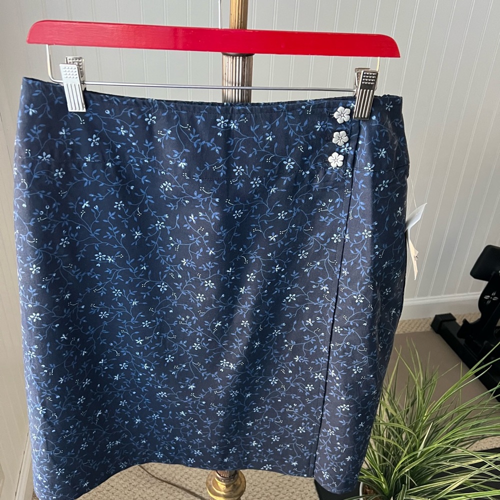 Coldwater Creek Navy Blue Skirt with light blue flowers size 14.